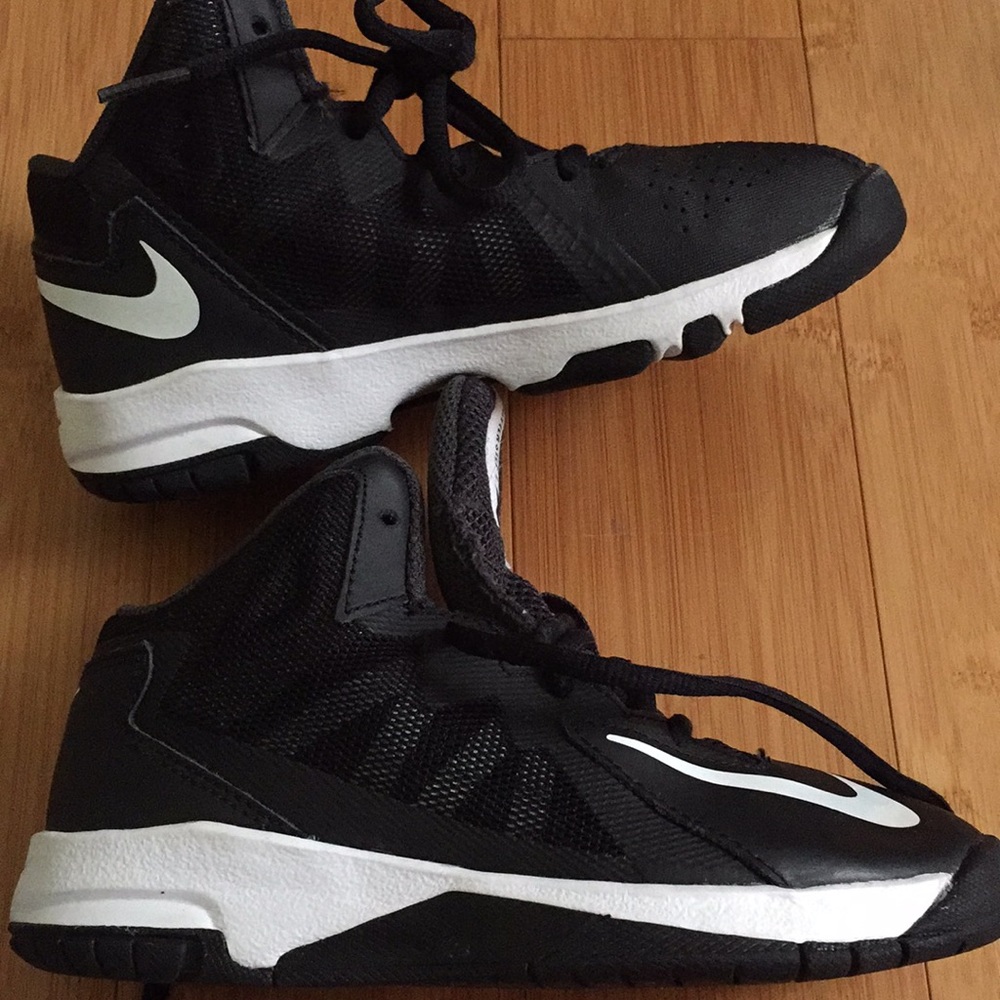 Nike athletic basketball  big kids